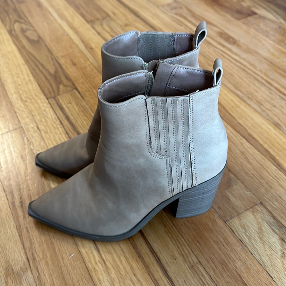 Target tan ankle boots women’s size 7
